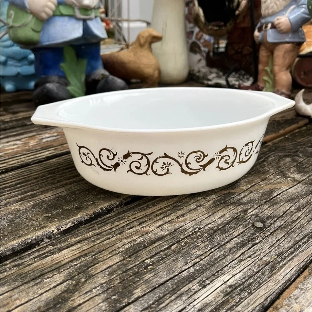 Pyrex Empire Scroll 043 Oval Casserole Dish Glass 1.5 Quart Vintage 60s 1961